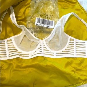💕Victoria’s Secret 30 to see unlined plunge bra.